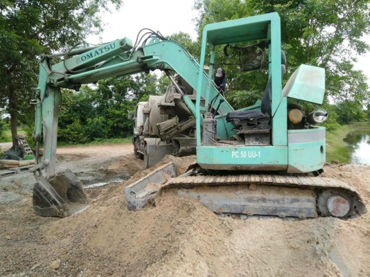ขายรถขุดแบ็คโค Komatsu 50UU-1สภาพพร้อมทำงานช่วงล่างดี