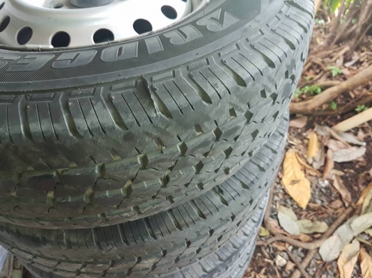 ล้อกะทะ+ยาง195r14ปี2216 ใช้งานไป5พันโล ยกชุด4วง5000บ.โทร0879050181จัดส่งได้ทั่วไทย