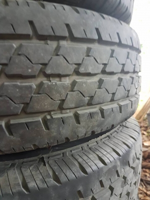 ล้อกะทะ+ยาง195r14ปี2216 ใช้งานไป5พันโล ยกชุด4วง5000บ.โทร0879050181จัดส่งได้ทั่วไทย