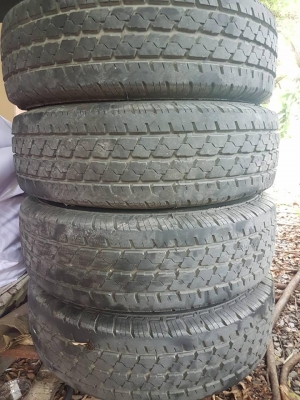 ล้อกะทะ+ยาง195r14ปี2216 ใช้งานไป5พันโล ยกชุด4วง5000บ.โทร0879050181จัดส่งได้ทั่วไทย