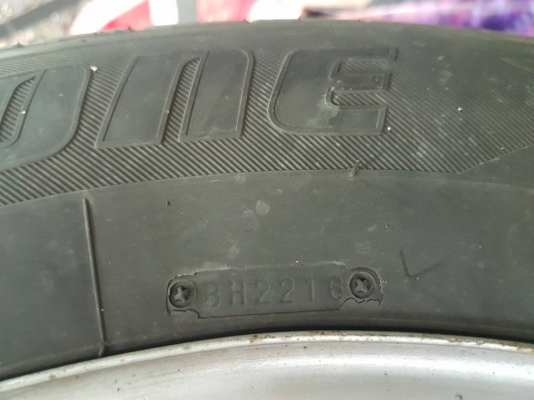 ล้อกะทะ+ยาง195r14ปี2216 ใช้งานไป5พันโล ยกชุด4วง5000บ.โทร0879050181จัดส่งได้ทั่วไทย