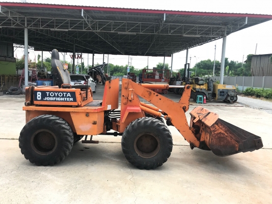 ขายรถตักTOYOTAรุ่นSDTL8 นำเข้าญี่ปุ่นไม่เคยใช้งานในไทย เอวอ่อน เครื่องดีเซล4สูบ สภาพดีพร้อมใช้งาน 081-8302909 จิรโรจน์ Line  :  jiraroj2909