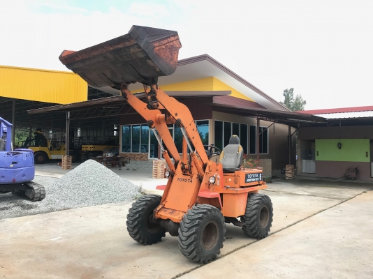 ขายรถตักTOYOTAรุ่นSDTL8 นำเข้าญี่ปุ่นไม่เคยใช้งานในไทย เอวอ่อน เครื่องดีเซล4สูบ สภาพดีพร้อมใช้งาน 081-8302909 จิรโรจน์ Line  :  jiraroj2909