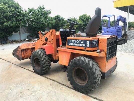 ขายรถตักTOYOTAรุ่นSDTL8 นำเข้าญี่ปุ่นไม่เคยใช้งานในไทย เอวอ่อน เครื่องดีเซล4สูบ สภาพดีพร้อมใช้งาน 081-8302909 จิรโรจน์ Line  :  jiraroj2909