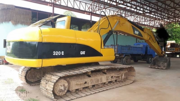 ขาย 980,000 CAT 320 C เล่มทะเบียน ไฟฟ้าครบ เครื่องดี ปั้มแรง เอวแน่น ช่วงล่างแน่น รถพร้อมใช้ รถอยู่ ศรีเกษ 090-772-3710 090-772-3708
