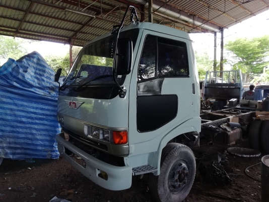  หัว HINO ซุปเปอร์เสี่ย สีใหม่อุปกรณ์ครบ  ขาหน้า ขาหลัง กันชน คันเกียร์สายเกียร์ ตู้แอร์ กรอง ยกใส่รถวิ่งได้เลย