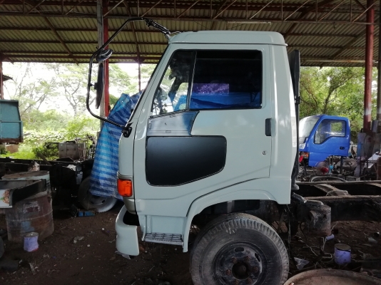  หัว HINO ซุปเปอร์เสี่ย สีใหม่อุปกรณ์ครบ  ขาหน้า ขาหลัง กันชน คันเกียร์สายเกียร์ ตู้แอร์ กรอง ยกใส่รถวิ่งได้เลย