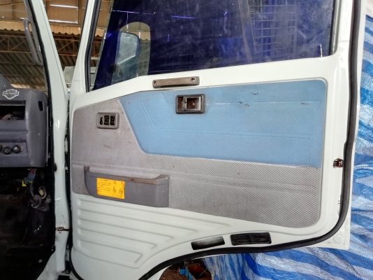  หัว HINO ซุปเปอร์เสี่ย สีใหม่อุปกรณ์ครบ  ขาหน้า ขาหลัง กันชน คันเกียร์สายเกียร์ ตู้แอร์ กรอง ยกใส่รถวิ่งได้เลย