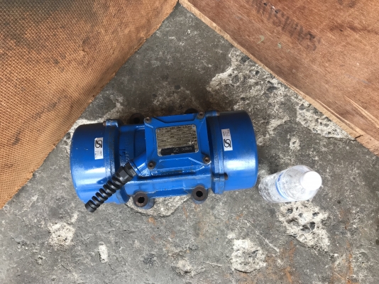 ขายมอเตอร์สั่น-เขย่า Sapic 0.5HP. 380V made in France ตัวใหญ่ สั่นแรง สภาพใหม่มาก พร้อมใช้งาน