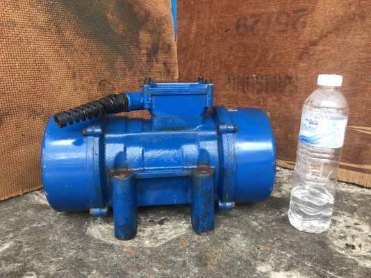 ขายมอเตอร์สั่น-เขย่า Sapic 0.5HP. 380V made in France ตัวใหญ่ สั่นแรง สภาพใหม่มาก พร้อมใช้งาน