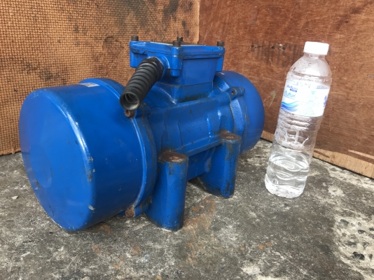 ขายมอเตอร์สั่น-เขย่า Sapic 0.5HP. 380V made in France ตัวใหญ่ สั่นแรง สภาพใหม่มาก พร้อมใช้งาน