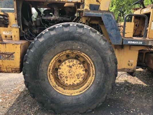 ขาย 355,000 รถบด 10 ตัน 1 เพลา KOMATSU JV100A เครื่อง EH700 แรงดี เกียร์แรง ระบบสะเทือนพร้อม เอกสารเล่มทะเบียน  รถอยู่ นครราชสีมา  090-772-3710 090-772-3708