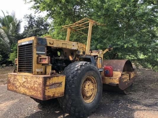 ขาย 355,000 รถบด 10 ตัน 1 เพลา KOMATSU JV100A เครื่อง EH700 แรงดี เกียร์แรง ระบบสะเทือนพร้อม เอกสารเล่มทะเบียน  รถอยู่ นครราชสีมา  090-772-3710 090-772-3708