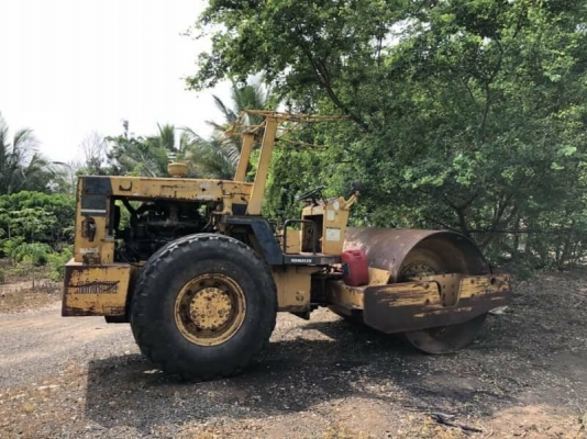 ขาย 355,000 รถบด 10 ตัน 1 เพลา KOMATSU JV100A เครื่อง EH700 แรงดี เกียร์แรง ระบบสะเทือนพร้อม เอกสารเล่มทะเบียน  รถอยู่ นครราชสีมา  090-772-3710 090-772-3708