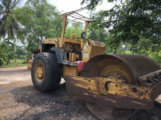 ขาย 355,000 รถบด 10 ตัน 1 เพลา KOMATSU JV100A เครื่อง EH700 แรงดี เกียร์แรง ระบบสะเทือนพร้อม เอกสารเล่มทะเบียน  รถอยู่ นครราชสีมา  090-772-3710 090-772-3708