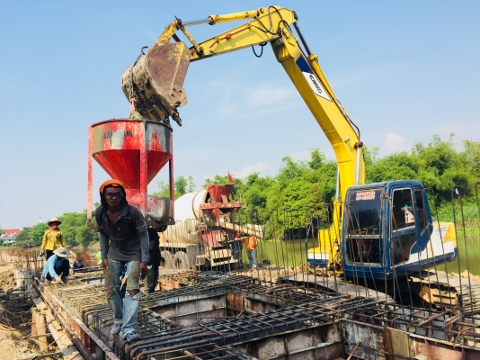 ขาย sk120-1มาร์คทรีหรีอแลกเปลียนpc200 ที่มีไป้ปิ้ง(ลายแย็ก)