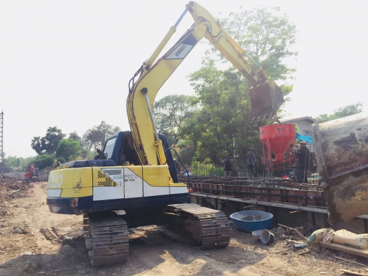 ขาย sk120-1มาร์คทรีหรีอแลกเปลียนpc200 ที่มีไป้ปิ้ง(ลายแย็ก)