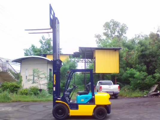 Komatsu ขนาด2.5ตัน เสาสูง4เมตร เกียร์ธรรมดา เครื่องยนต์ดีเซล4D94E ยางตันใหม่4เส้น