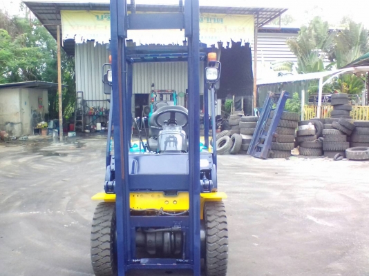 Komatsu ขนาด2.5ตัน เสาสูง4เมตร เกียร์ธรรมดา เครื่องยนต์ดีเซล4D94E ยางตันใหม่4เส้น