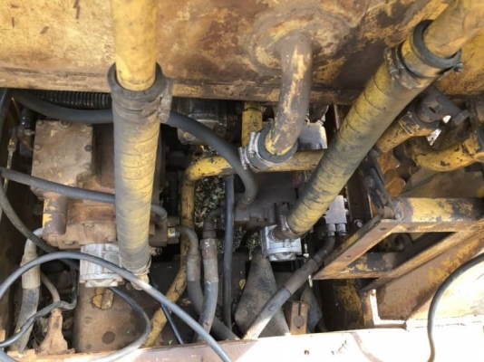 ขาย 355,000 รถบด 10 ตัน 1 เพลา KOMATSU JV100A เครื่อง EH700 แรงดี เกียร์แรง ระบบสะเทือนพร้อม เอกสารเล่มทะเบียน  รถอยู่ นครราชสีมา โทร 0610710295