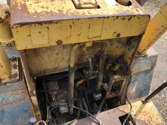 ขาย 355,000 รถบด 10 ตัน 1 เพลา KOMATSU JV100A เครื่อง EH700 แรงดี เกียร์แรง ระบบสะเทือนพร้อม เอกสารเล่มทะเบียน  รถอยู่ นครราชสีมา โทร 0610710295