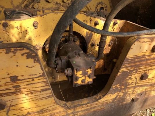 ขาย 355,000 รถบด 10 ตัน 1 เพลา KOMATSU JV100A เครื่อง EH700 แรงดี เกียร์แรง ระบบสะเทือนพร้อม เอกสารเล่มทะเบียน  รถอยู่ นครราชสีมา โทร 0610710295