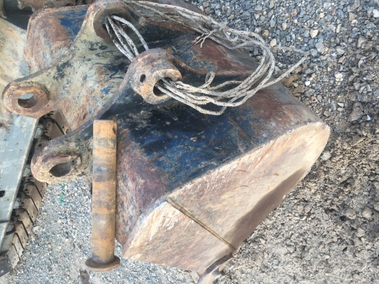 ขายคับรถแบคโฮKomatsu PC90-6ติดหัวคีบพร้อมกะบวยรถพร้อมใช้งาน