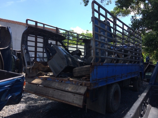 ขาย6ล้อรั้ว isuzu NPR 130แรง ปี44