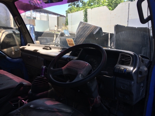 ขาย6ล้อรั้ว isuzu NPR 130แรง ปี44