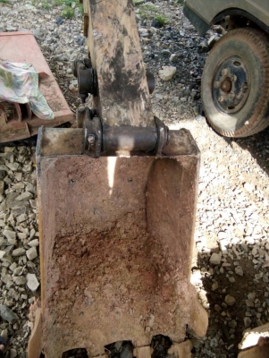 KOMATSU PC 60-1 พร้อมรถเทรลเลอร์ 6 ล้อราคา 300,000 รถสตูล