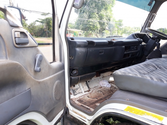 ขายด่วน 6 ล้อ ISUZU NQR150 แรงปี 49 ยาว 5.5 เมตร สภาพพร้อมใช้งาน เครื่องดีคัสซีสวยเอกสารเล่มทะเบียนพ