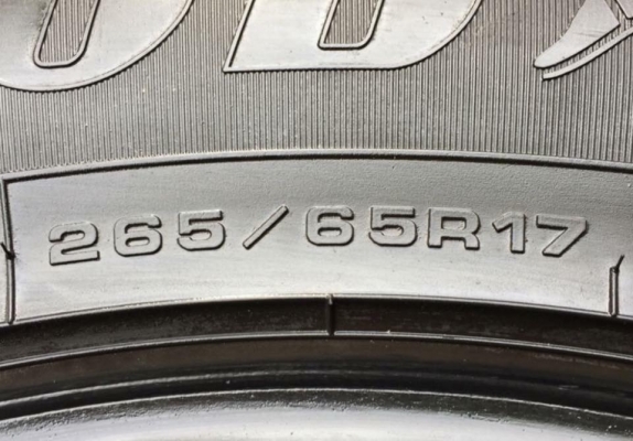 ยาง Goodyear 265 65 17 ปี17 ดอกเต็ม ใช้ยาว ราคาไม่แพง
