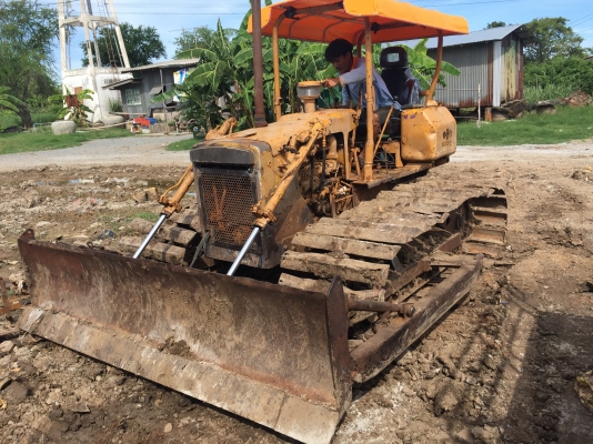 ขายรถแทร็กเตอร์D2-3PL สภาพพร้อมใช้งาน เครื่องดีช่วงล่างดี ราคาต่อรองคุยกันได้ โทร0616613023แพรว