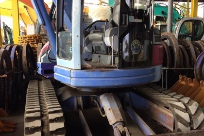 Komatsu 75U-2 สภาพดี เครื่องแน่น พร้อมลุยงาน สนใจติดต่อ0813553478(คุณโย)