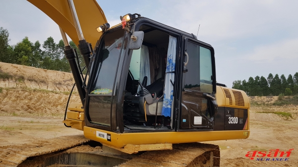 ขายรถแบคโฮ CAT 320D GC ใช้งาน 12,xxx ชั่วโมง สภาพเทพบุตร พร้อมใช้งาน รถยืนบ่อดิน มีการใช้งานและดูแลรักษาดี