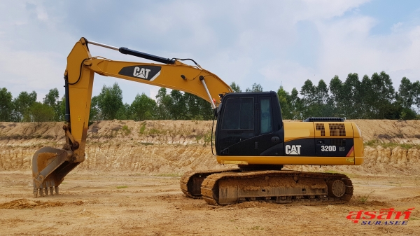 ขายรถแบคโฮ CAT 320D GC ใช้งาน 12,xxx ชั่วโมง สภาพเทพบุตร พร้อมใช้งาน รถยืนบ่อดิน มีการใช้งานและดูแลรักษาดี