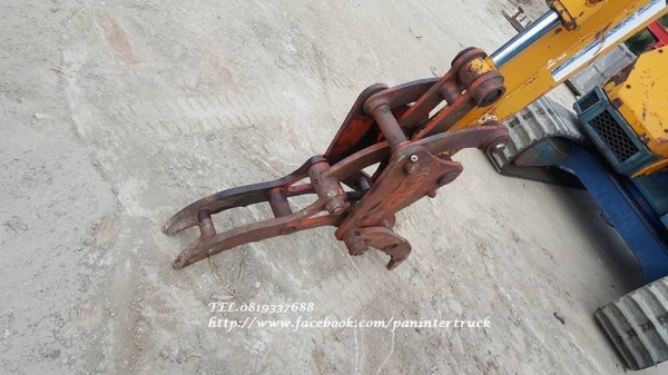 FROM JAPAN ตัวคีบปากหนีบไม้ FORK GRAB*** อุปกรณ์รองรับ สำหรับรถขุดไซค์ 40,45,50,55 /สินค้าเก่านอก ขายตามสภาพ /ราคาขายเพียง: 25,000 บาท