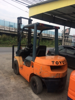 อาร์ ซี เอช โฟรคลิฟท์ ขาย โตโยต้า รุ่น 7 ดีเซล 2.5 ตัน
