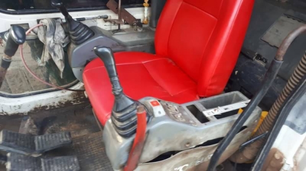 ขาย 395,000 KOBELCO sk 100-5 ปั้มแรง เอวแน่น ช่วงล่างแน่น ไฟฟ้าตัดแต่อุปกรอยู่ครบ เครื่องหลวม สัญญาซื้อขาย รถอยู่ ยโสธร 090-772-3710 090-772-3708