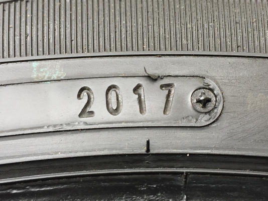 ยาง Dunlop 215 65 16 ปี17 ดอกเต็ม เนื้อนิ่มๆ ใช้ยาว ราคาไม่แพง