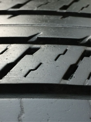 ยาง Dunlop 215 65 16 ปี17 ดอกเต็ม เนื้อนิ่มๆ ใช้ยาว ราคาไม่แพง