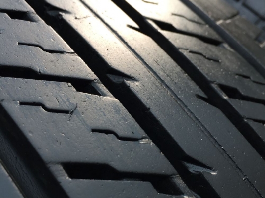 ยาง Dunlop 215 65 16 ปี17 ดอกเต็ม เนื้อนิ่มๆ ใช้ยาว ราคาไม่แพง