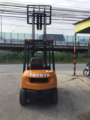 อาร์ ซี เอช โฟรคลิฟท์  ขาย โตโยต้ารุ่น 7 เบนซิน 2.5 ตัน