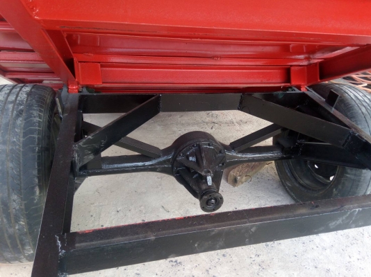 สะลี่ดั้มครับ บรรทุกได้ประมาณ 3 ตัน