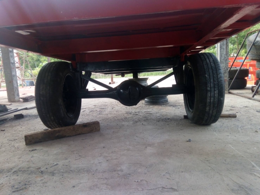 สะลี่ดั้มครับ บรรทุกได้ประมาณ 3 ตัน