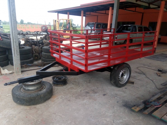 สะลี่ดั้มครับ บรรทุกได้ประมาณ 3 ตัน