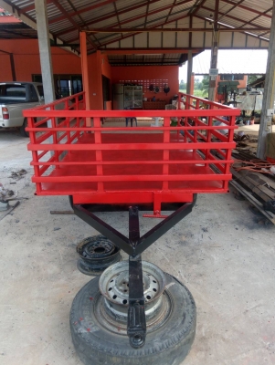 สะลี่ดั้มครับ บรรทุกได้ประมาณ 3 ตัน