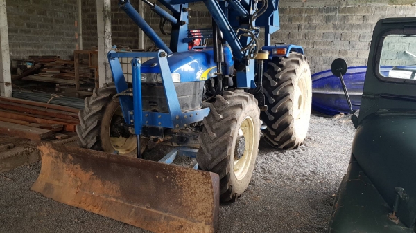 นิวฮอลแลนด์ TT75 ปี 56ติดต่อ 080-1405528