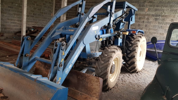 นิวฮอลแลนด์ TT75 ปี 56ติดต่อ 080-1405528