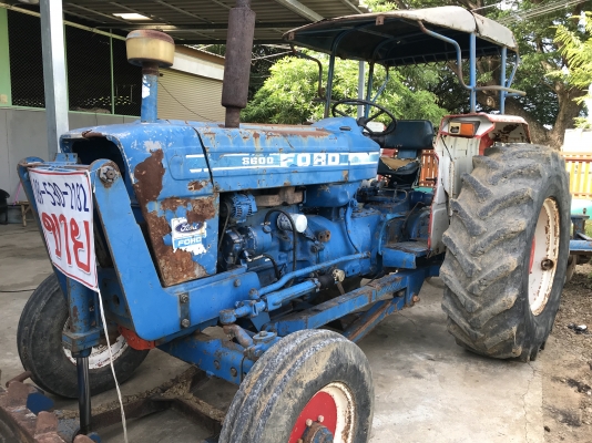 ขายฟอร์ด5500รถสวยพร้อมใช้มีดันหน้าหางเจ็ด เล่มทะเบียนติดต่อ0895302182